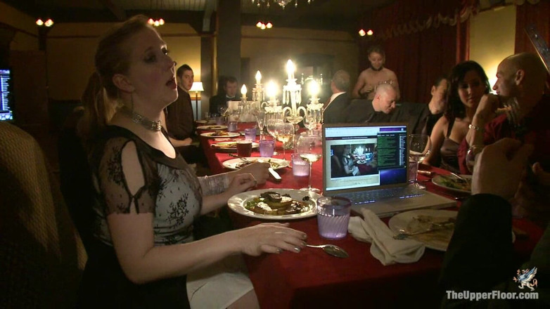 The Upper Floor by Kink: Pesta makan malam dari dom!