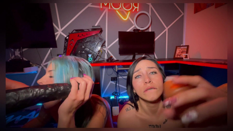 Sweetkimmi: Соседи По Комнате, Жаждущие Секса, Играют С Дилдо И Лизают Друг Другу Задницы - Sweetkimmi