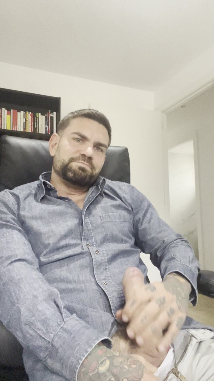 Juan Lucho Gay: Я мастурбирую только в одежде