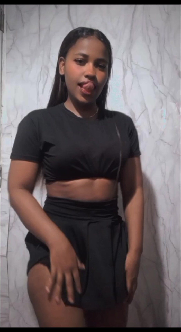 Minayi: 如果你喜欢我的内容，为什么不穿着我的蓝色寻找我，你会看到惊人的东西