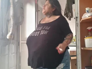 BBW Smoking in the Service Area