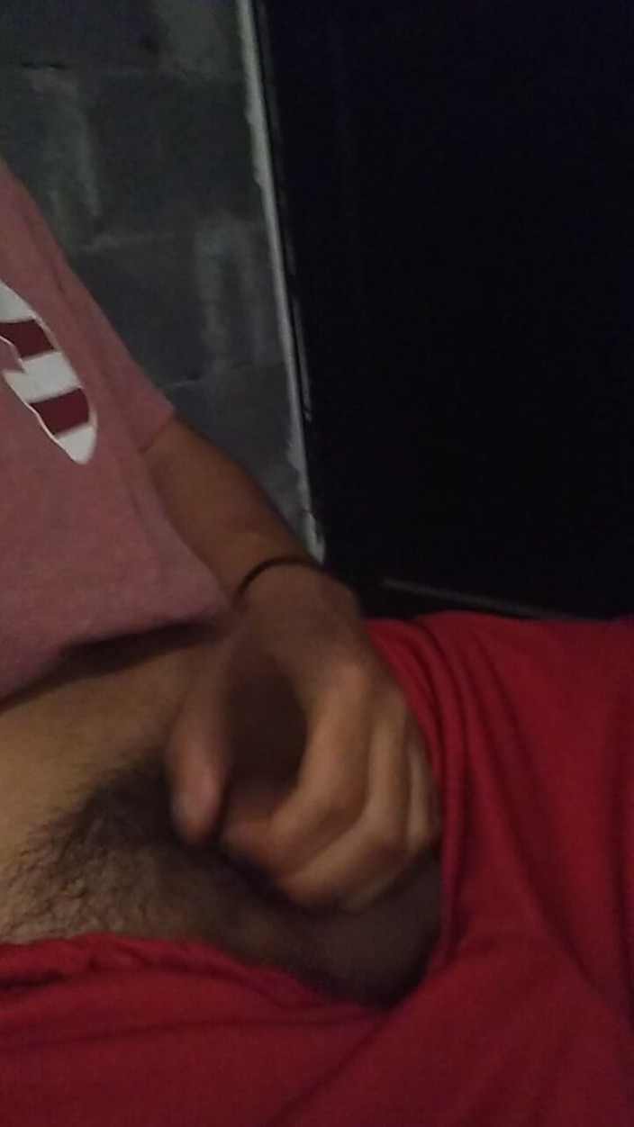 AlexAlejandro13: Penis schuddend in de badkamer