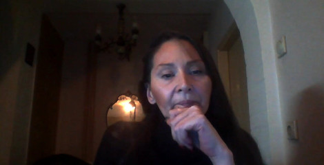 Dominatrix Redsonyja: 이것은 우리가 일하는 사람들이 일부 여성을 위해 생계를 꾸려가는 플랫폼입니다.