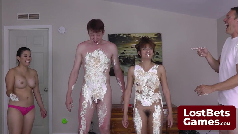 Lost Bets Games: Permainan striptis Bareng Tessa, Jesse, Jake, dan Leilani