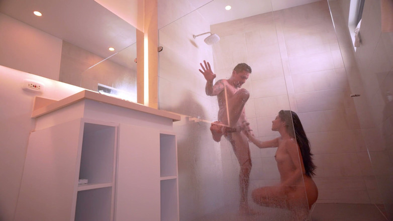 Camila Londono: I Fuck My Roommate in the Shower