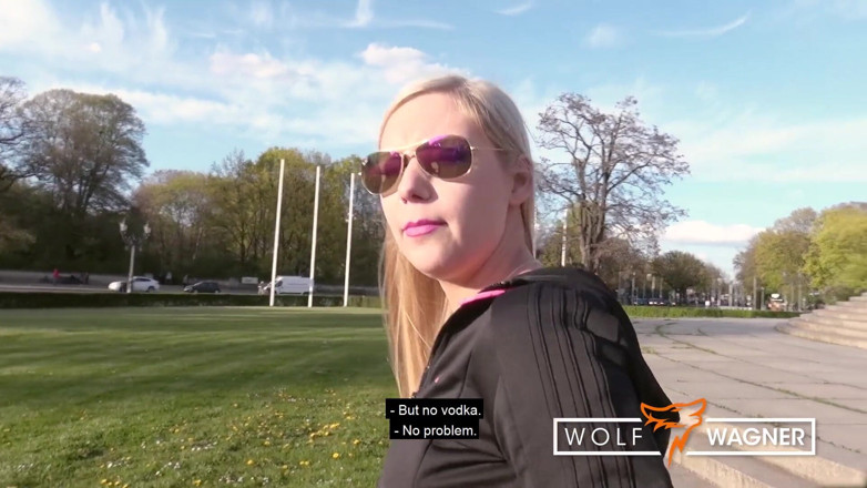 Wolf Wagner Com: Lenei Nitro îi place să simtă o pulă în curul ei mic și...