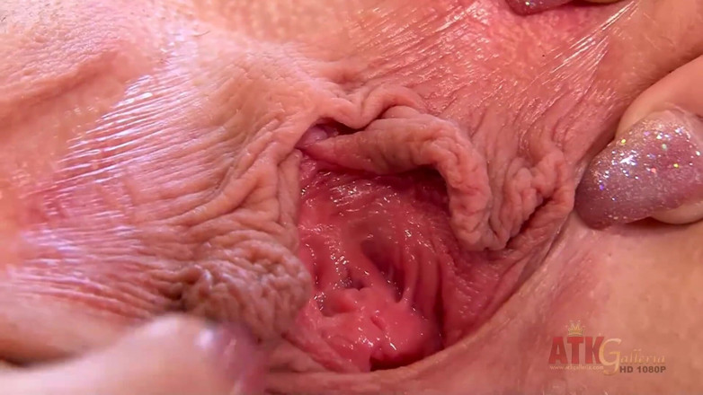 ATKIngdom Fans: Teen plays with her delicious pussy