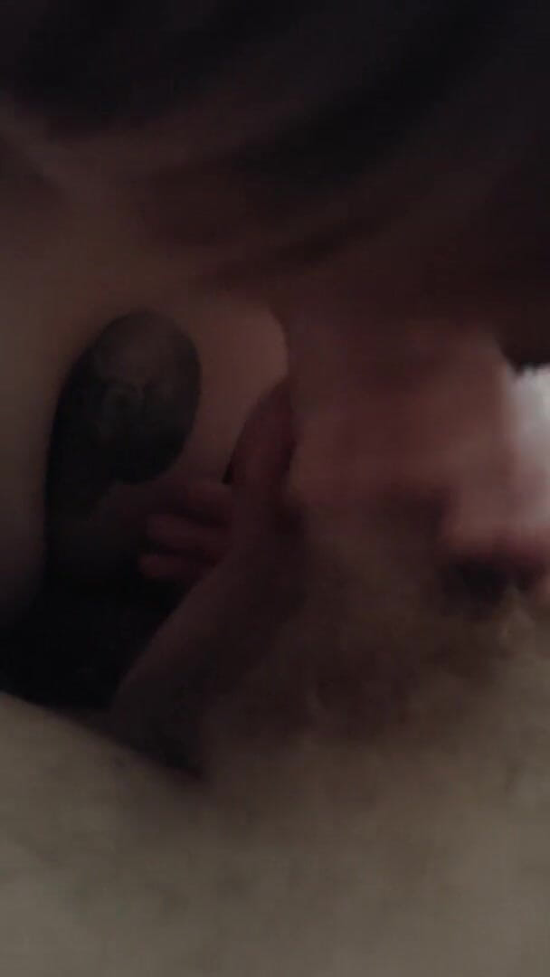 AmateurSex95: मुझे अपने बड़े स्तनों के साथ लंड चुसाई पसंद है