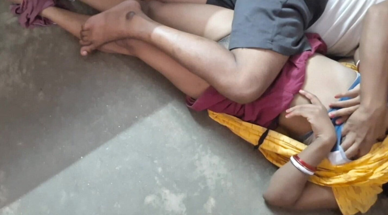 Sumaj: Cuplu indian de studenți care se bucură de futai acasă