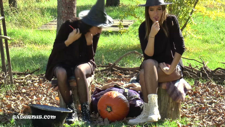 Sadurnus: Happy Halloween! Pumpkin Face Spitting