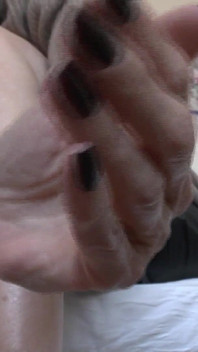 Uñas oscuras y piernas brillantes parte 2, Lady Victoria Valente