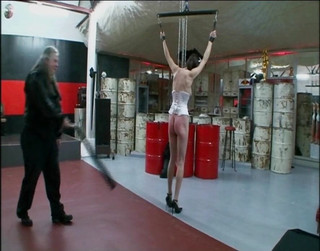 Absolute BDSM films - The original: Perhambaan tegar dengan MILF panas