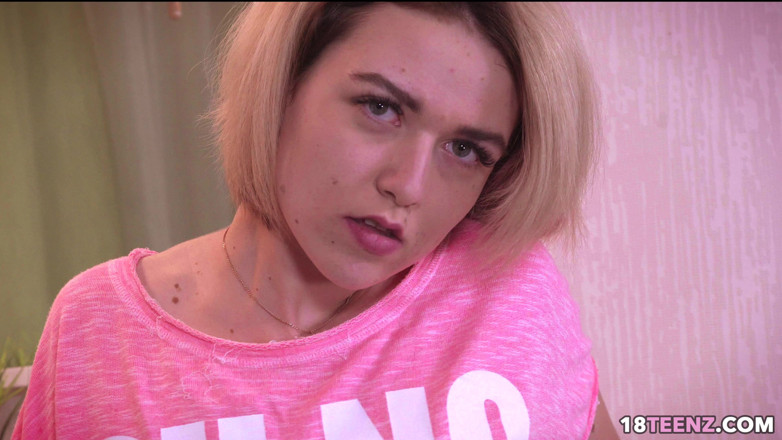 Venus Media - Teens: Bionda Si Scopa Nel Culo Con Un Sex Toy per...