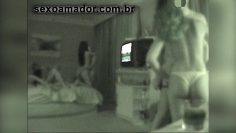 Amateurs videos: Camera films couples of swingers participating in orgy