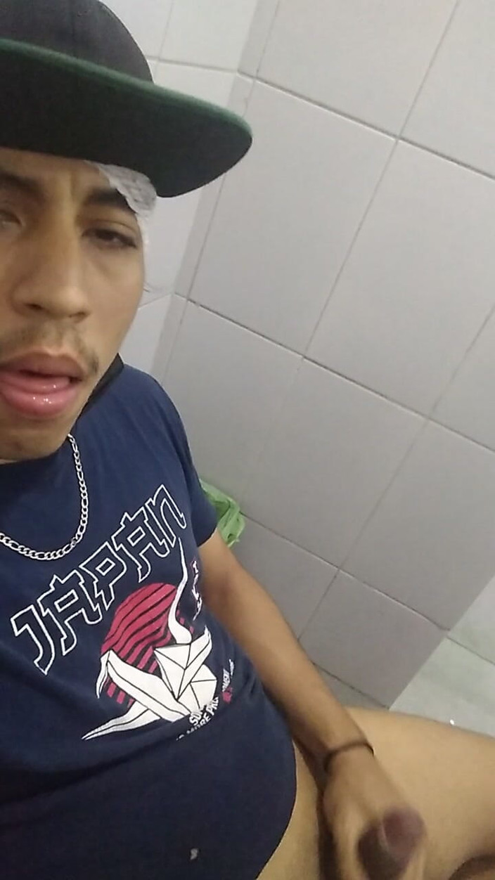 AlexAlejandro13: Chúng ta hãy đi vệ sinh công cộng một chút