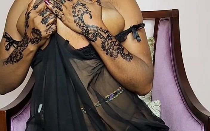 Afro fuck queens: कामुक वेश्या खेल रही है और अपनी ढीली चूत को सेक्स टॉय के साथ भर रही है