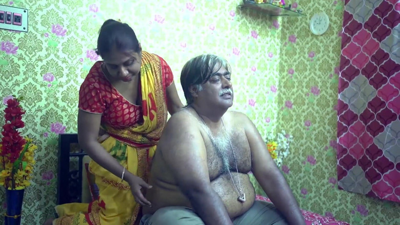 BIREA: Bhabhi desi India memberikan blowjob kepada pemiliknya bahagian 4
