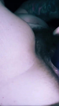 说下流话的熟女双插毛茸茸的阴户和屁股