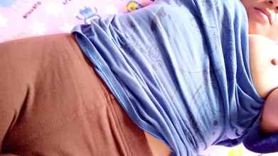 Martin13: Ibu-ibu bahenol ini mengirim video ke pacarnya untuk muasin memeknya...