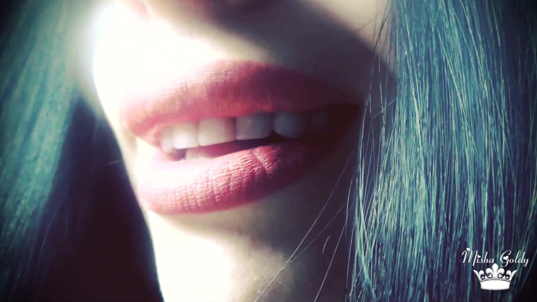 Goddess Misha Goldy: 내 POV 키스는 ASMR을 사정하게 만들거야