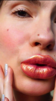 Sensual Golden Melting Kiss