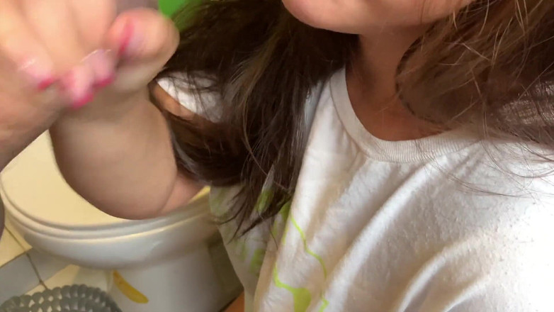 Gordo fuck: Üvey kız kardeşim banyoda pijama tangasıyla büyük götüyle beni baştan çıkarıyor