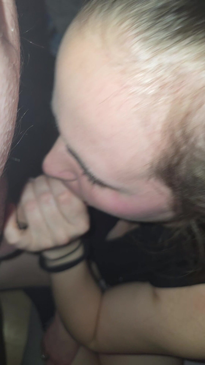 Mora_2000: 블로우잡은 자지를 입에 넣는 걸 정말 좋아해요 :)