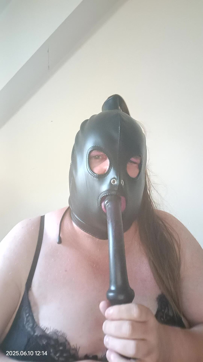 Stephanie-Nicole-TV: Awek montel TV dalam pakaian dalam dan bercakap kotor dan...