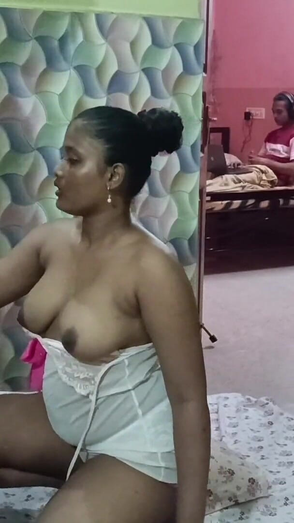 Hotcum30: Stiefmutter beobachtet stiefsohn beim masrturbieren mit stiefvater teil 1