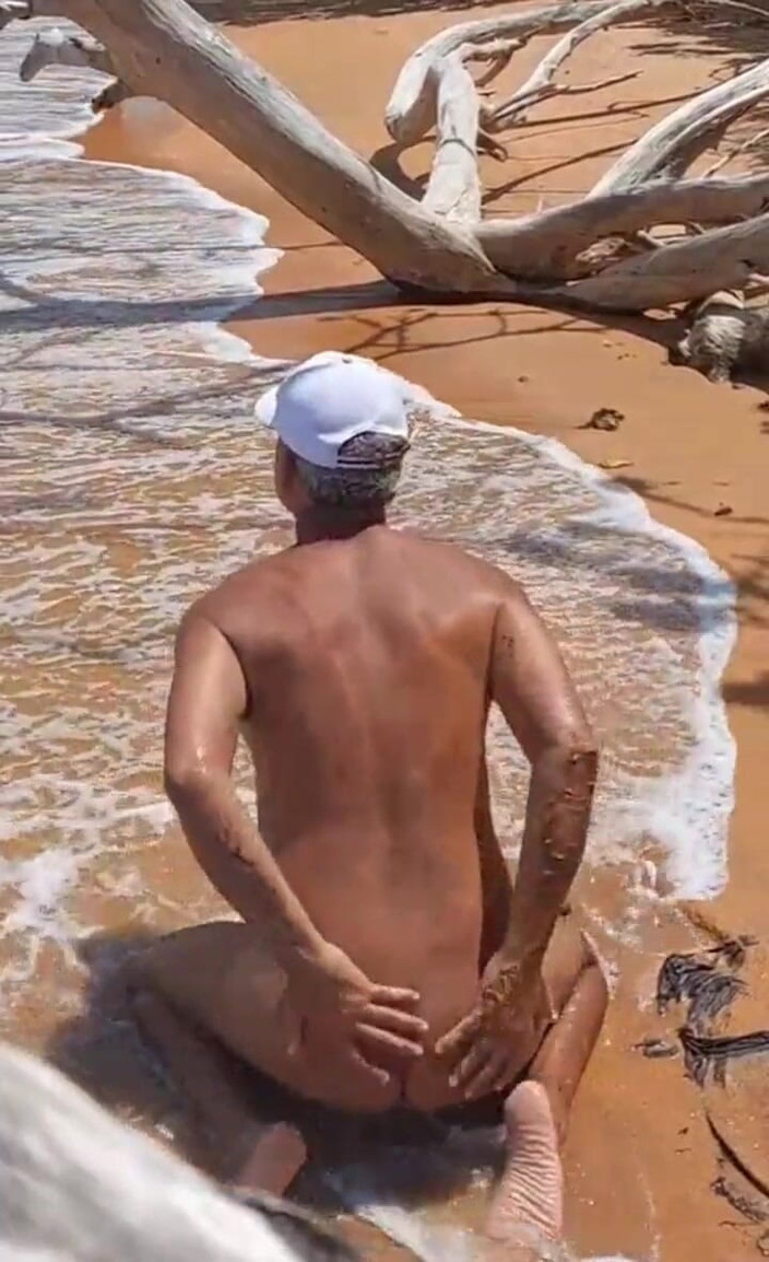 Ladysilvas: Ladysilva Crossdresser chce nevlastního otce v zadku na pláži