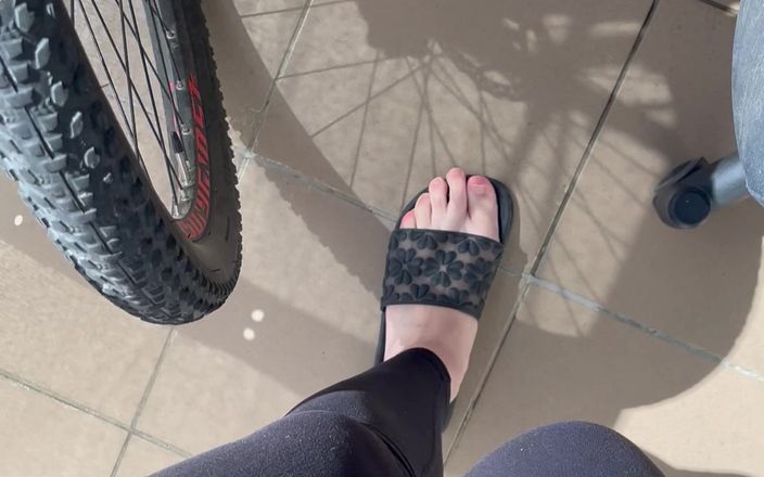 Feet: Feet in Flip-flops and Walking in Flip-flops