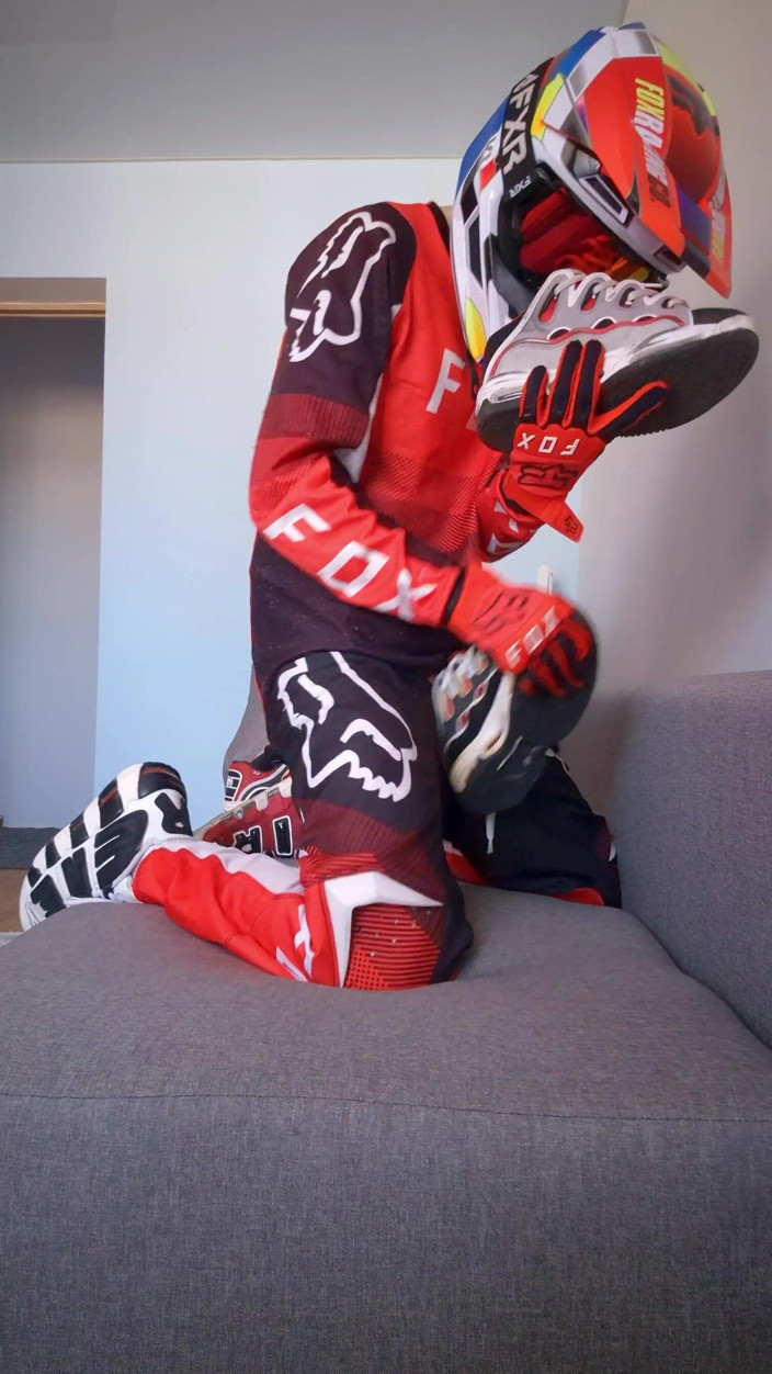 Sneakersmax98: I Put on Mxgear and Fuck My Osiris Sneakers