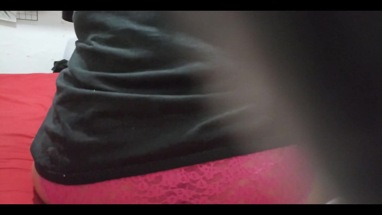 Karmicoxv: मैंने अपनी पत्नी के कमरे में सेल फोन रिकॉर्डिंग छोड़ दी और वह अपना अंडरवियर पहने हुए था