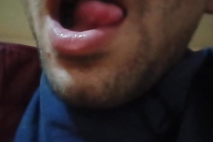 Gangbang straight: 鸡巴在sakira bhabhi的嘴里