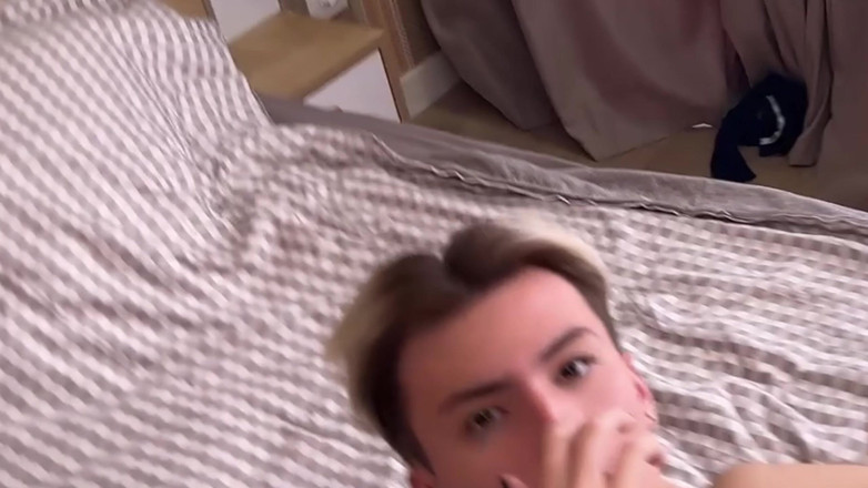 Max Gen: Chupou o pau grande de um cara à beira-mar, lambeu seu...