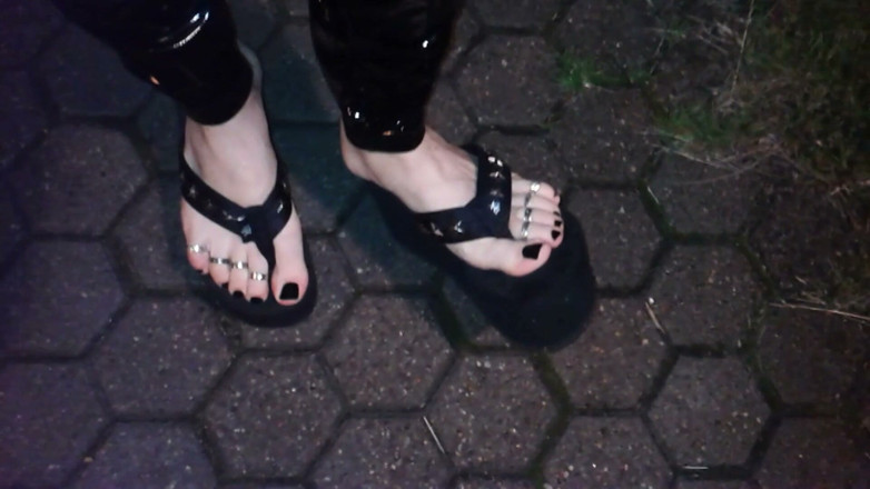 Heelex: Extreme Flip Flops and Sexy Feet with Toe Rings