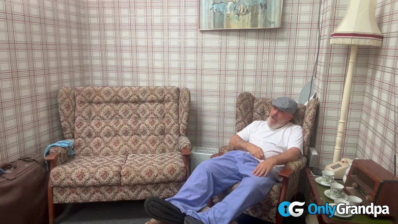 OnlyGrandpa: Il partage sa copine