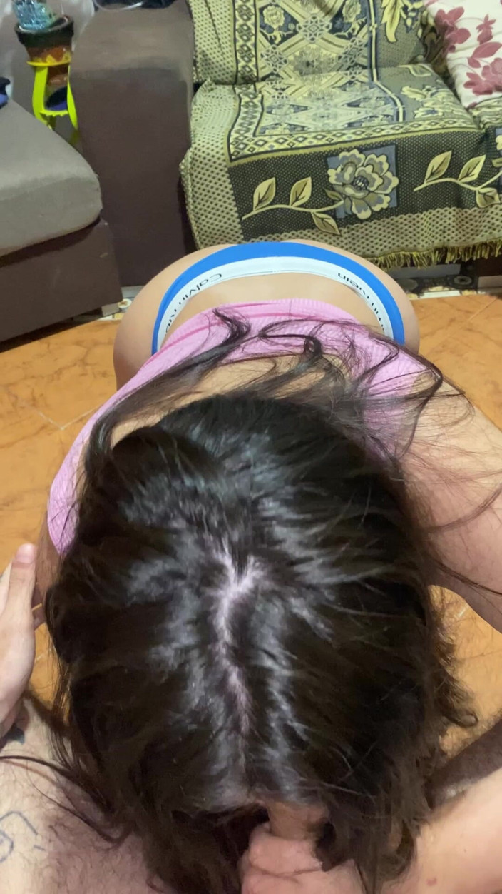 ZeusAndPinkipai: Adik tiri dengan pantat bahenol menggodaku di dapur - pov