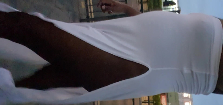 Lingeriemanx69: Robe blanche et promenade dans la rue