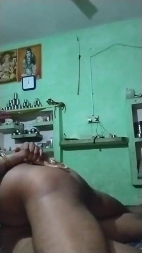 YangZi 69: Ten, kdo šuká moji kundičku, vysává mi vodu Dal svého ptáka...