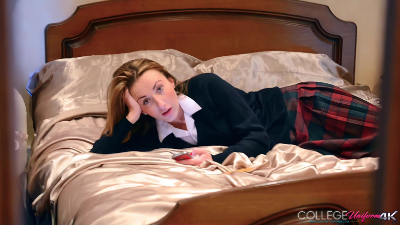 College Uniform: Шлепанье с участием Sophia Smith