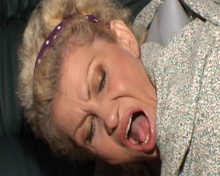 Private Lustpigs: Бабуся насолоджується брудною аматорською оргією!