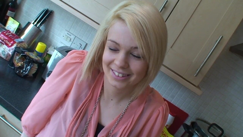 Digi Creationsxxx: Blonde Britse tiener eerste grote zwarte lul