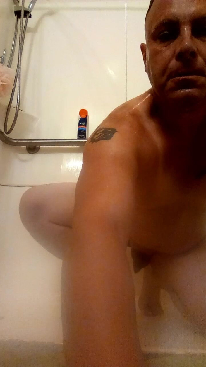 JG Risk: Je m’étire sous ma douche aujourd’hui 2023