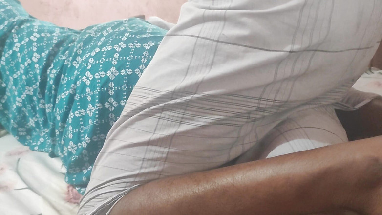 Realmallucouplevlog: Gadis imut india asal kerala mallu lagi asik jilat memek...