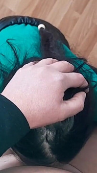 İki köle kız arkadaşım köle ben boşalana kadar vücudumu yalıyor