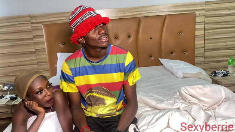 Sexyberrie1: Baisée sournoise avec la petite amie de Yemi