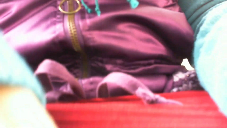 Nicoletta Embassi: Приємна мастурбація в громадському саду у мокрій сукні