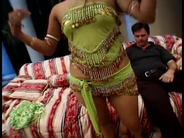Hot and Wet: La cagna bombay può gestire cinque cazzi duri tutti da...