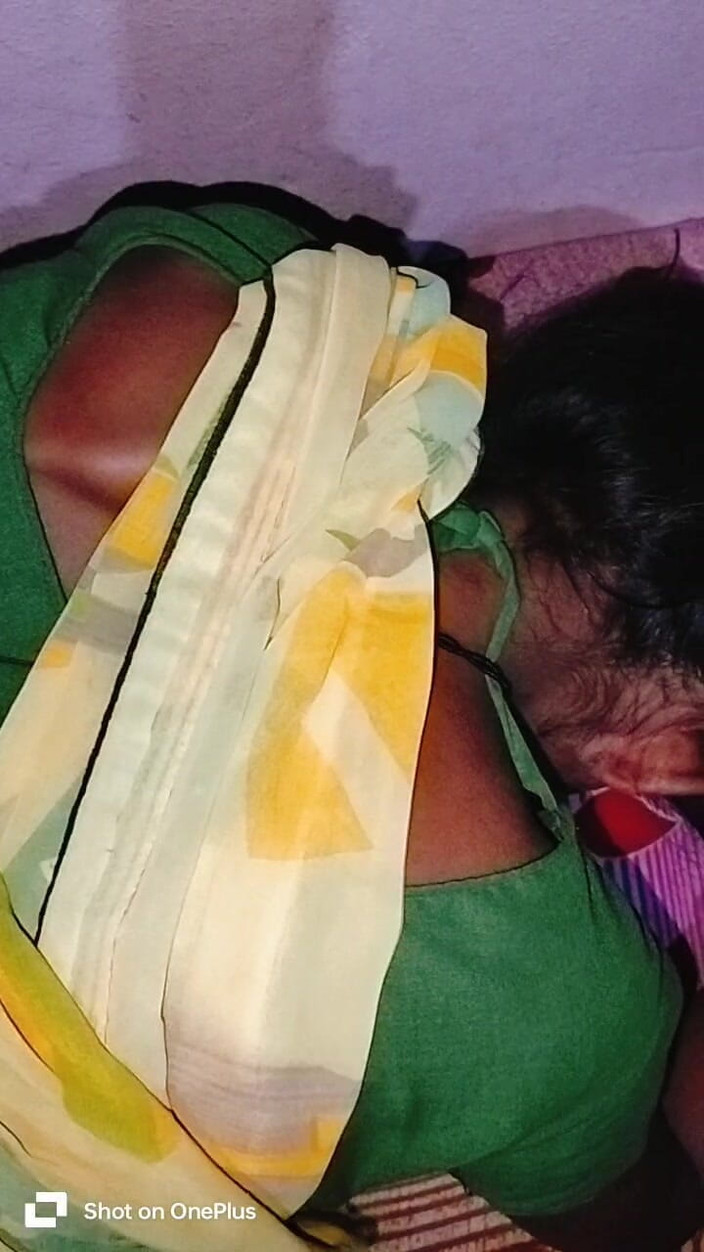 Mava mava: デジおばさんが夜にバイラルMMS